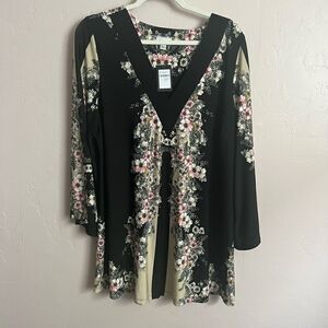 NWTs AVENUE Tunic